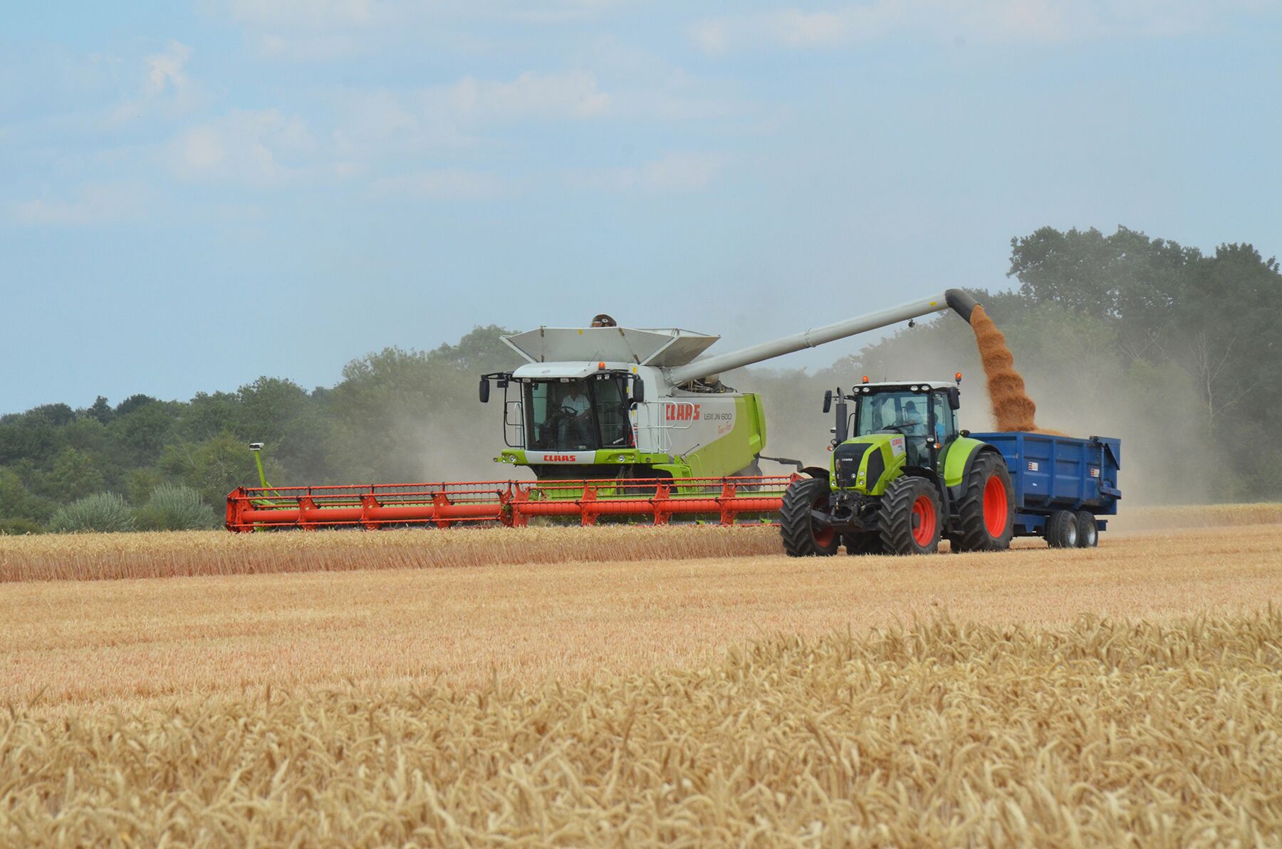 Press centre HR image Claydon farm harvest