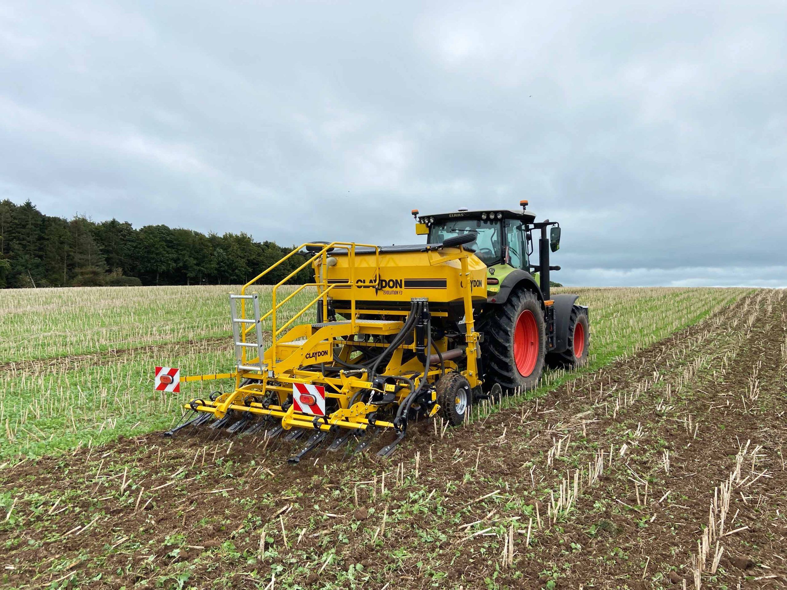 3m Fert Evolution drilling into crop residues Claas lr